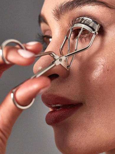 صورة لقسم أدوات وإكسسوارات المكياج